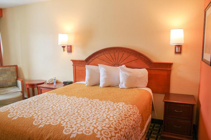 Rose Garden Inn Suites image