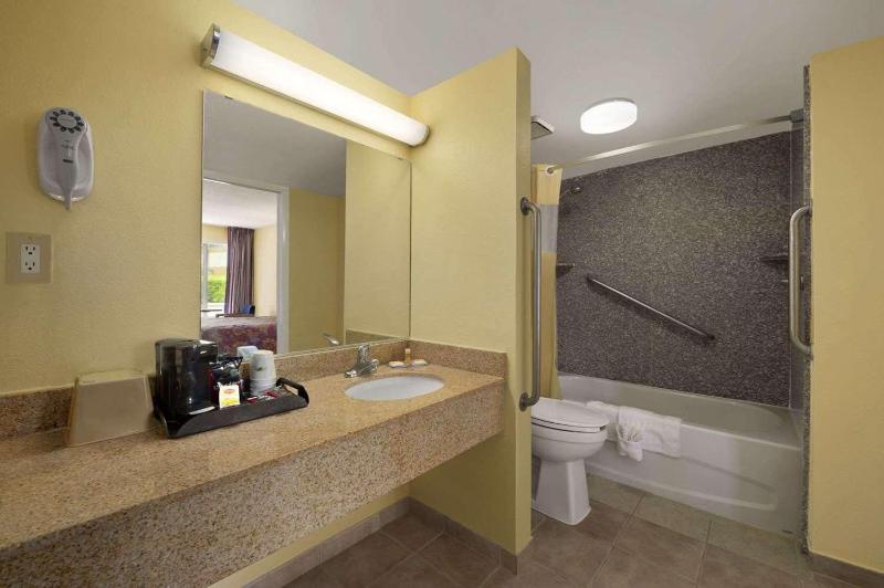 Rose Garden Inn Suites image
