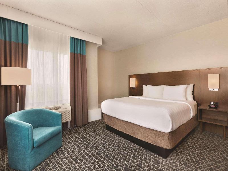 Park Inn by Radisson Brampton ON image