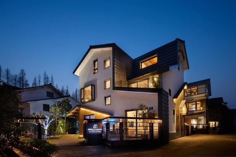 Xihu Memories Tree Hotel image