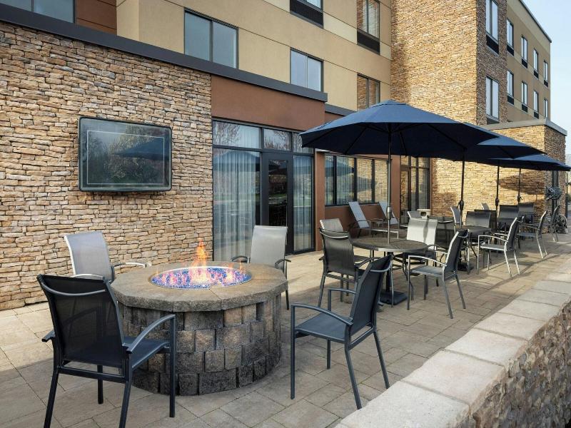 Fairfield Inn Suites By Marriott Bowling image