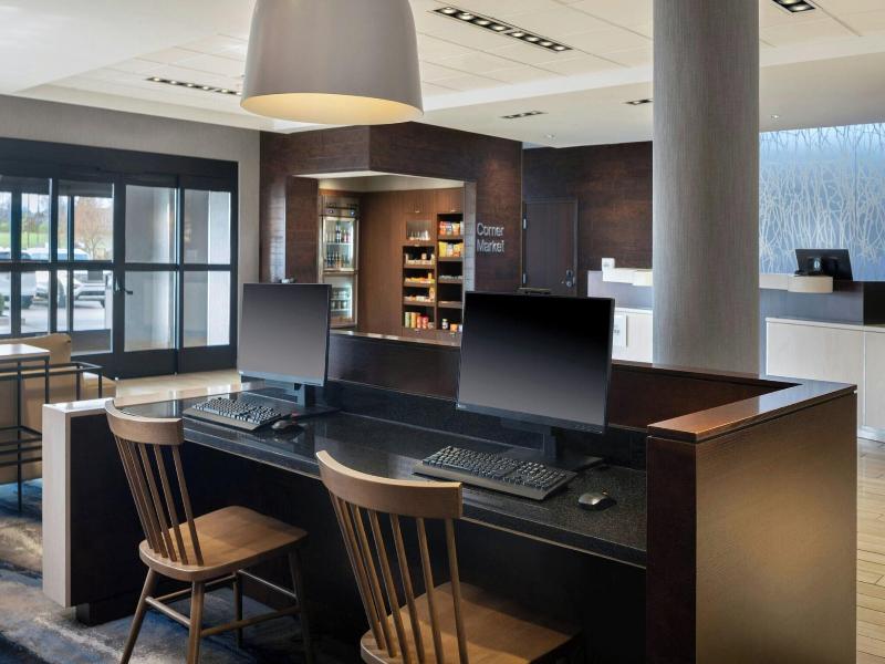 Fairfield Inn Suites By Marriott Bowling image