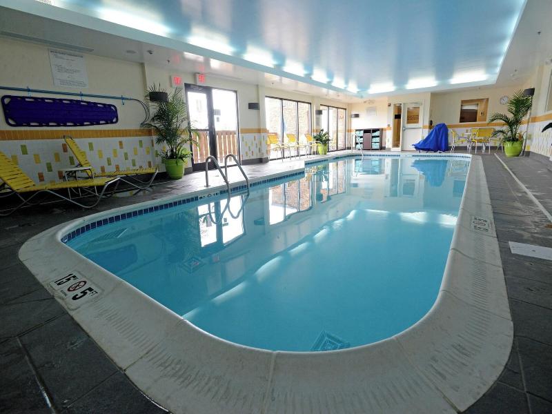 Fairfield Inn Suites By Marriott Bowling image