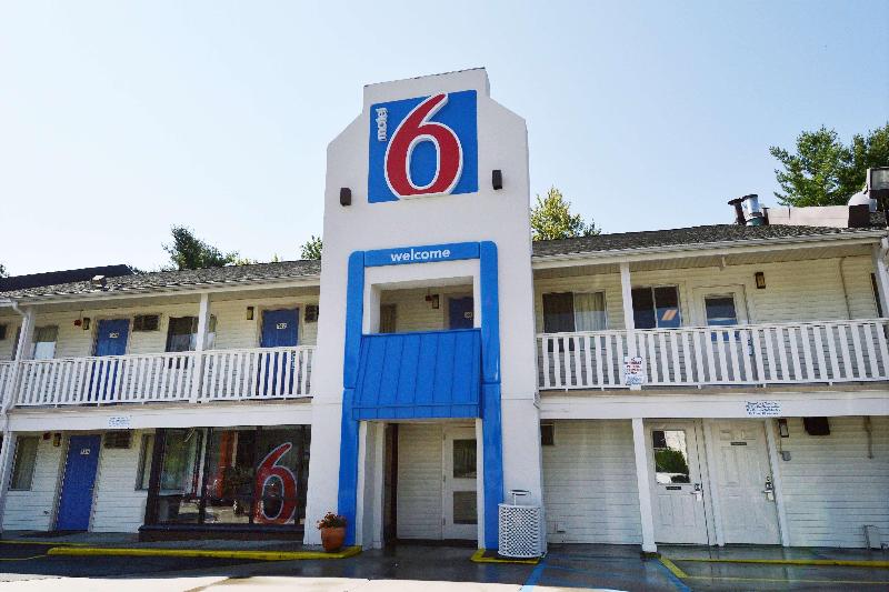 Motel 6 Nashua image