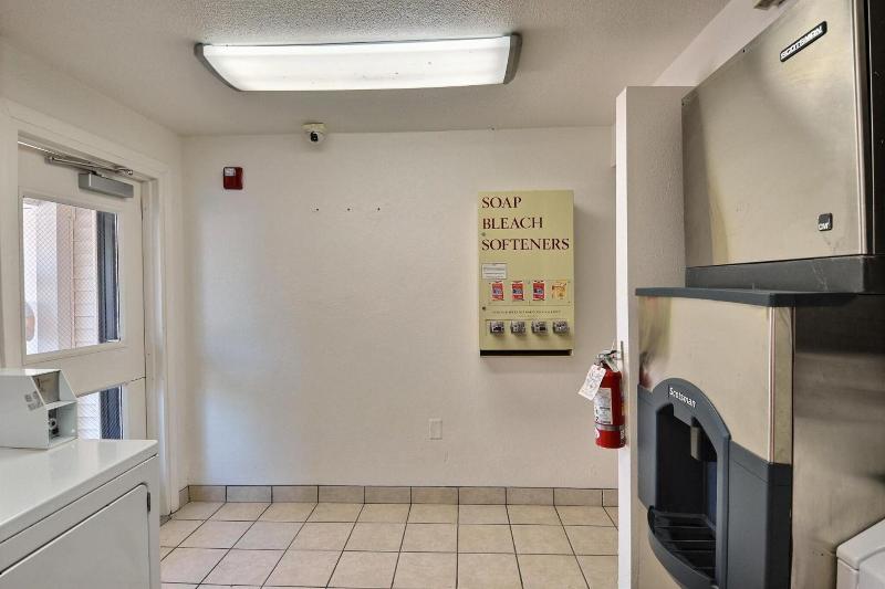Motel 6 Nashua image