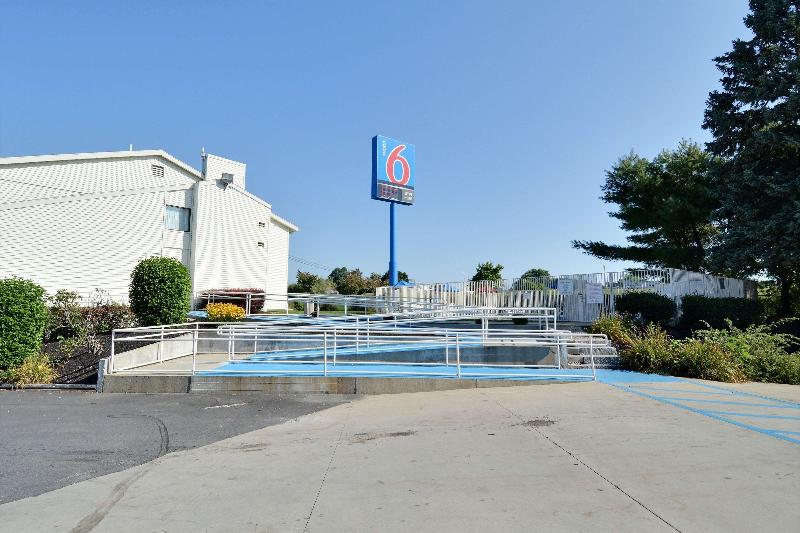 Motel 6 Nashua image