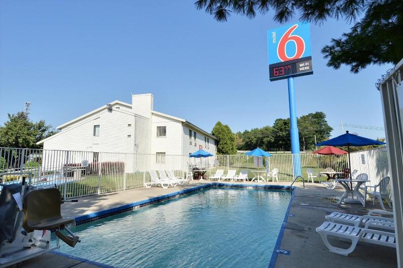 Motel 6 Nashua image