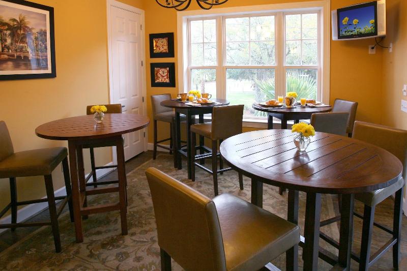 Water S Edge Inn Adults Only image