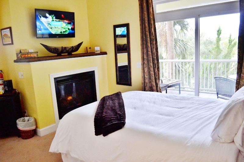 Water S Edge Inn Adults Only image