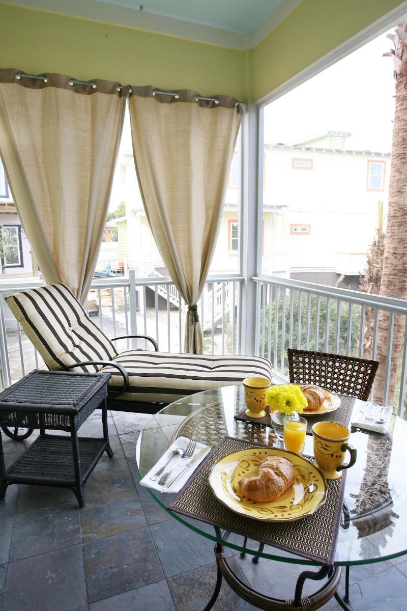 Water S Edge Inn Adults Only image