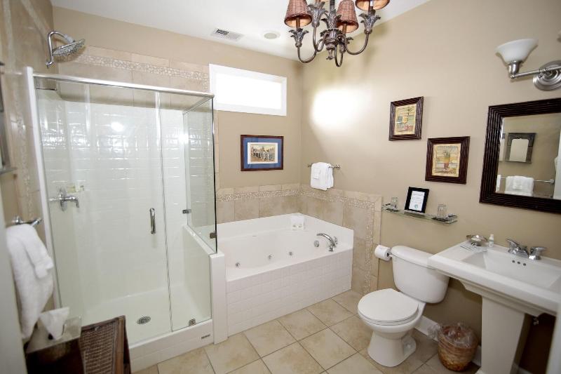 Water S Edge Inn Adults Only image