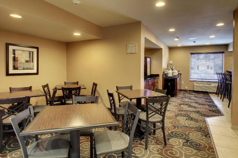 Cobblestone Inn And Suites Rugby image