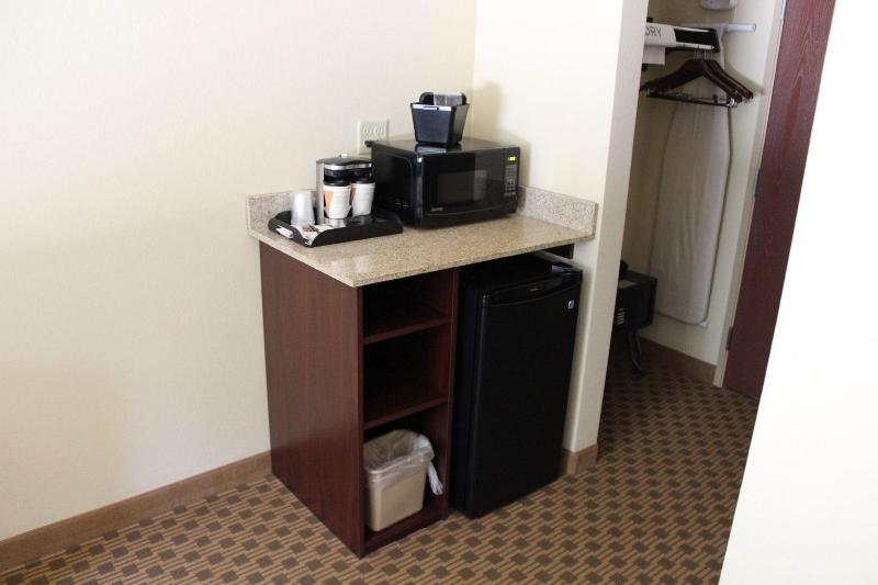 Cobblestone Inn And Suites Rugby image