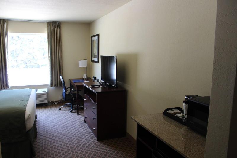 Cobblestone Inn And Suites Rugby image