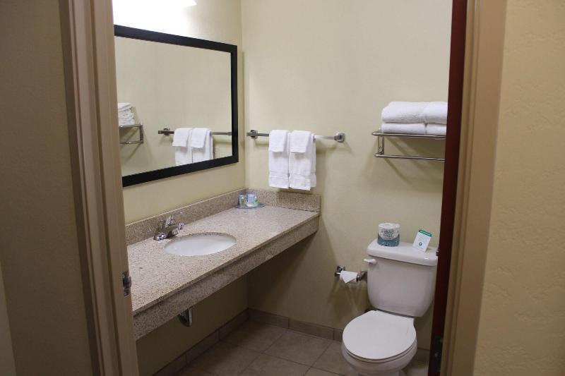 Cobblestone Inn And Suites Rugby image