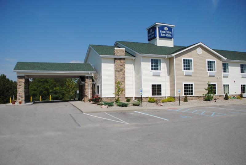Red Roof Inn Charlestown image