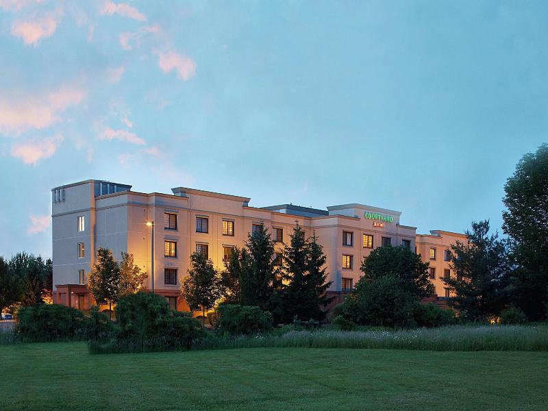 Courtyard By Marriott Ithaca Airport University image