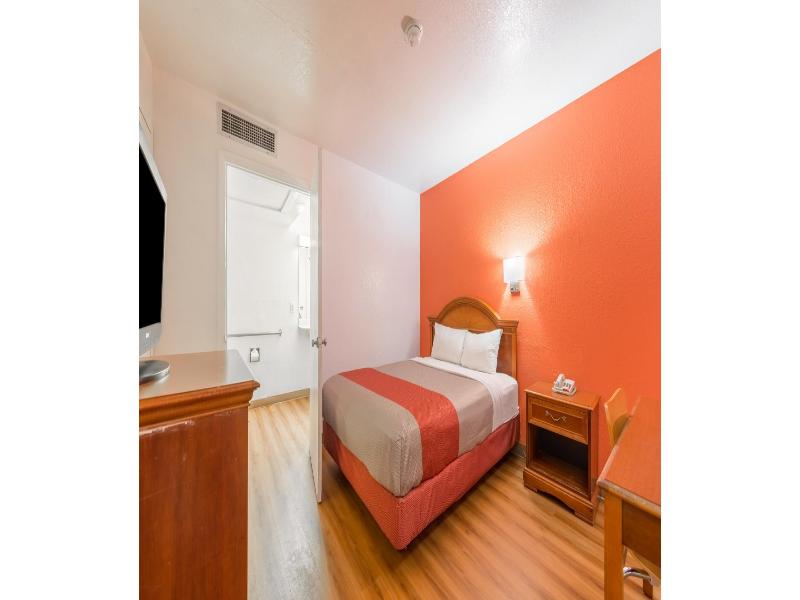Motel 6 Dayton, Oh image