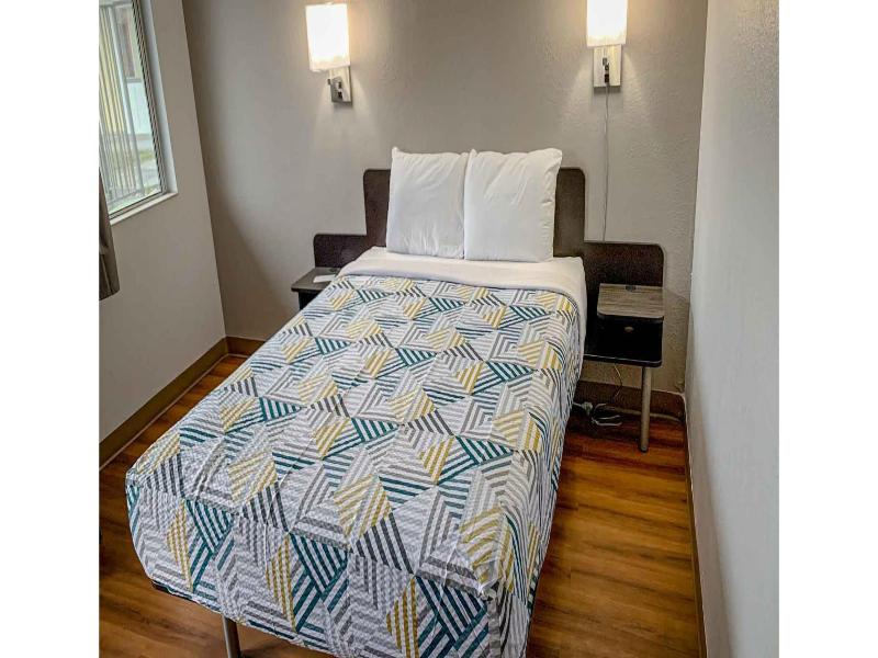 Motel 6 Dayton, Oh image