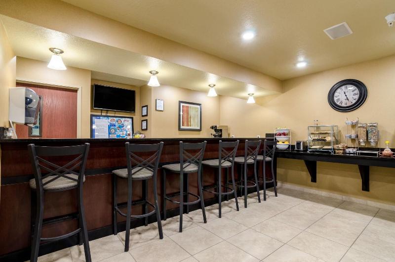 Cobblestone Inn Suites Cambridge image