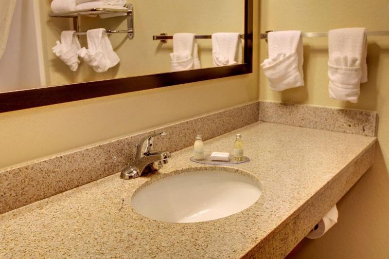 Cobblestone Inn Suites Cambridge image 8