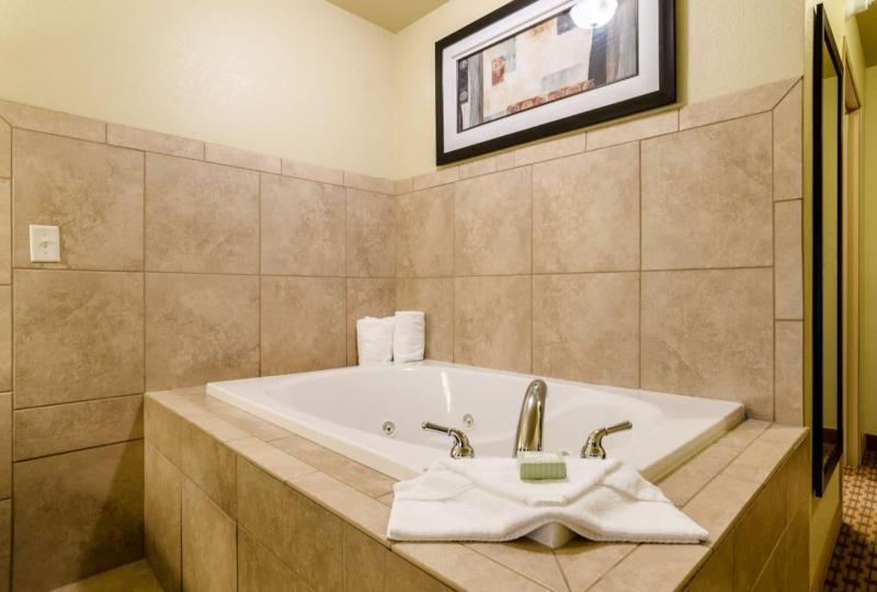 Cobblestone Inn Suites Cambridge image
