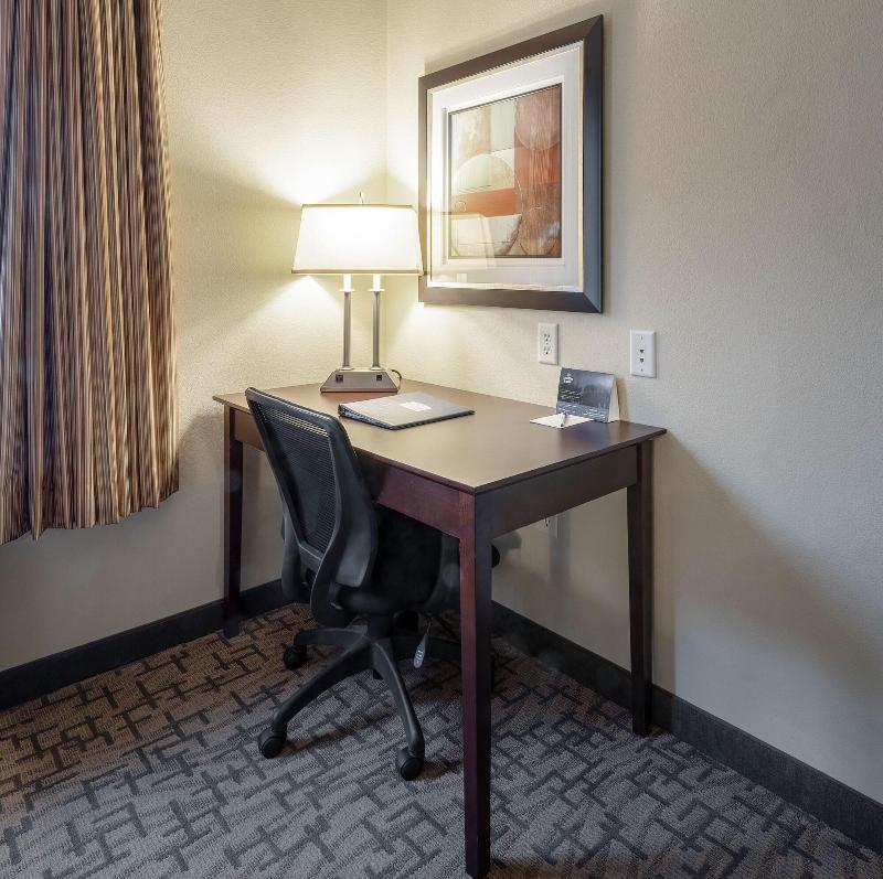 Cobblestone Inn Suites Durand image 6