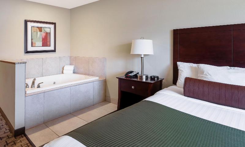 Cobblestone Inn Suites Durand image 7