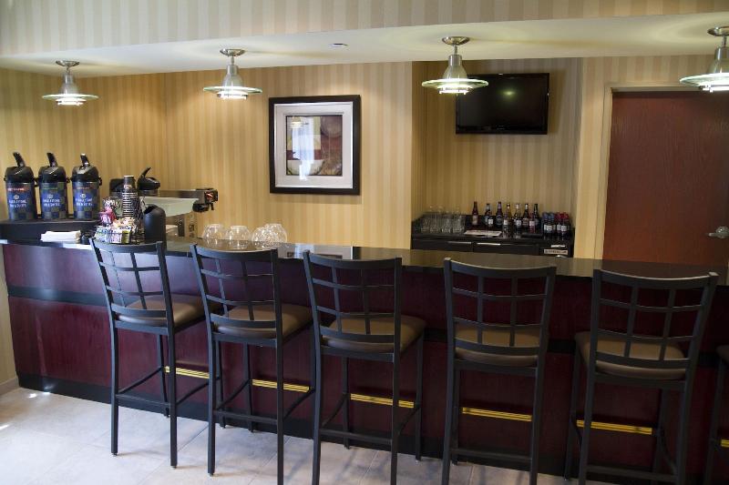 Cobblestone Inn Suites Bloomfield image