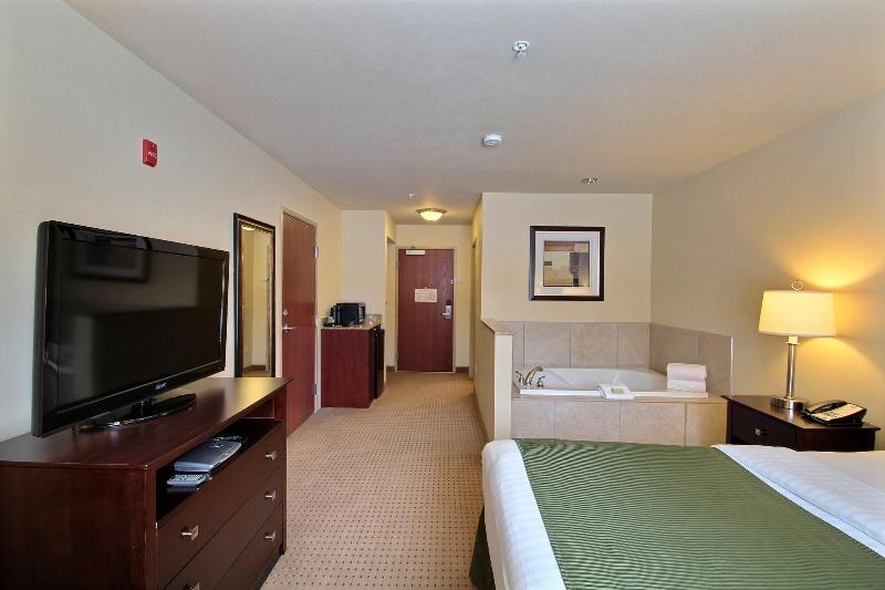 Cobblestone Inn Suites Bloomfield image