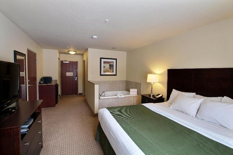 Cobblestone Inn Suites Bloomfield image