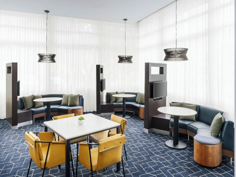 Courtyard By Marriott Los Angeles Woodland Hills image