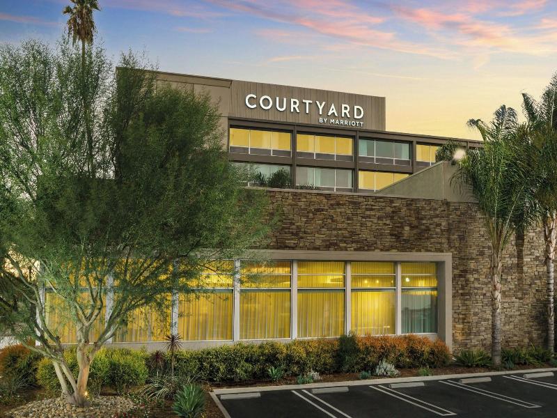 Courtyard By Marriott Los Angeles Woodland Hills image
