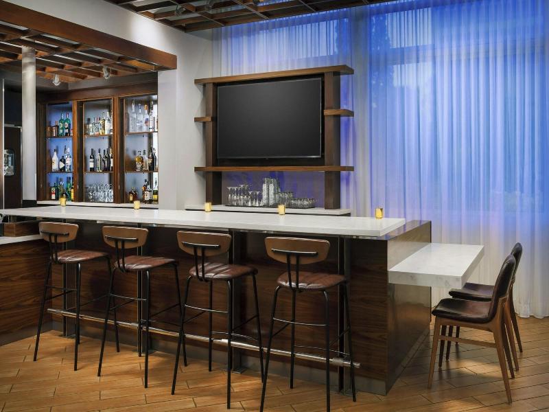 Courtyard By Marriott Los Angeles Woodland Hills image