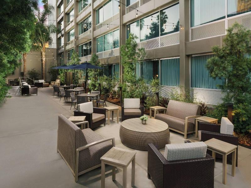 Courtyard By Marriott Los Angeles Woodland Hills image