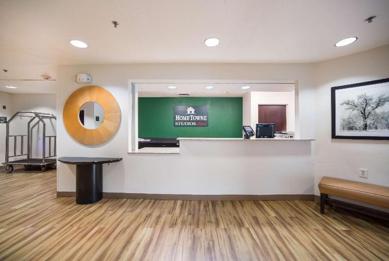 Hometowne Studios St. Louis - Airport/ N Lindbergh image