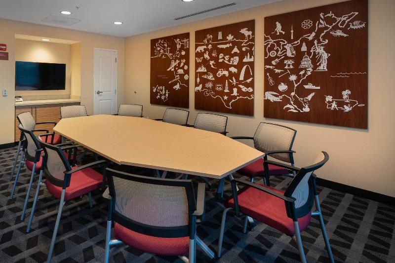 Towneplace Suites By Marriott Milwaukee Oak Creek image
