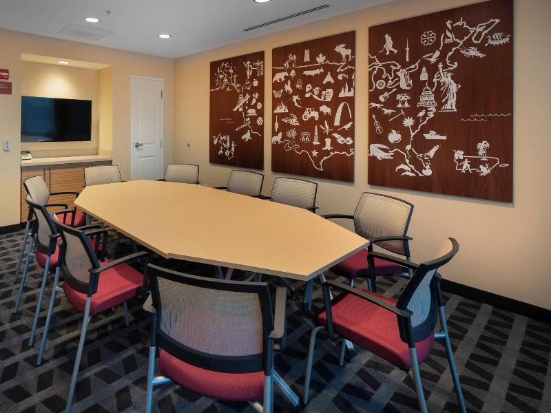 Towneplace Suites By Marriott Milwaukee Oak Creek image