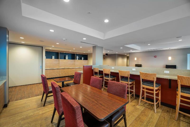 Towneplace Suites By Marriott Milwaukee Oak Creek image