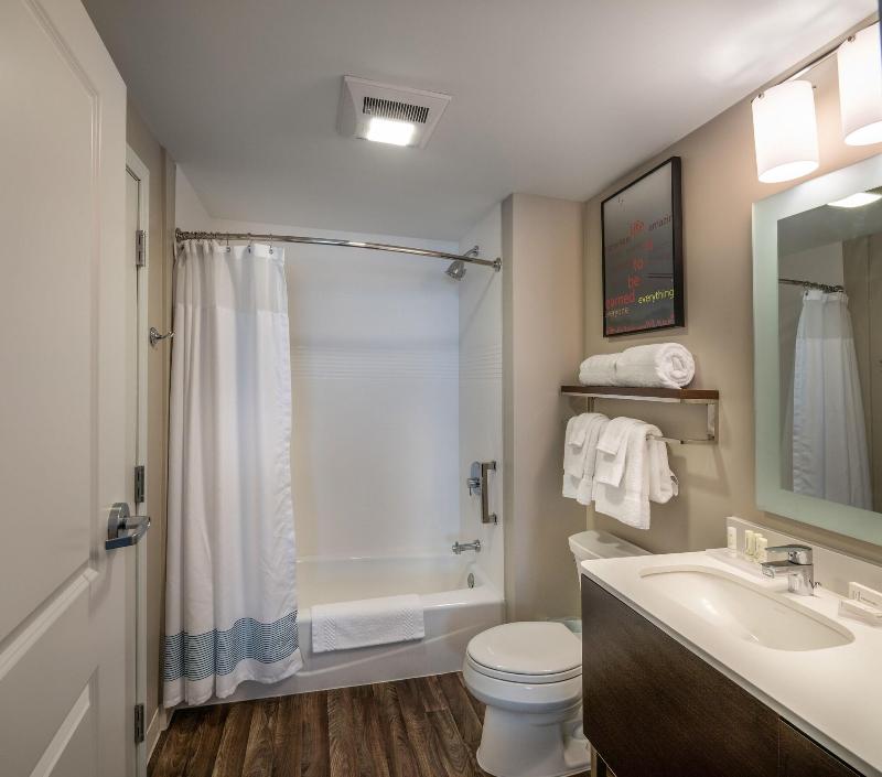 Towneplace Suites By Marriott Milwaukee Oak Creek image