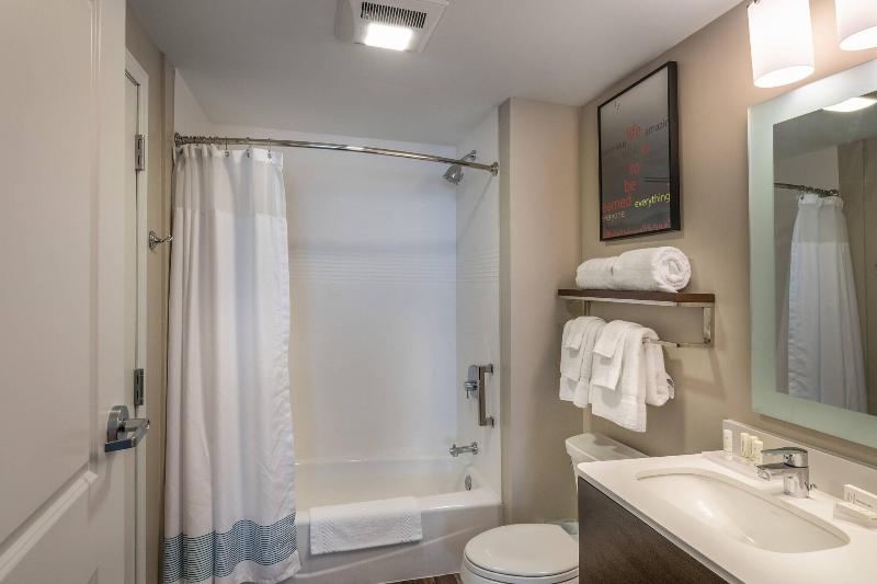 Towneplace Suites By Marriott Milwaukee Oak Creek image