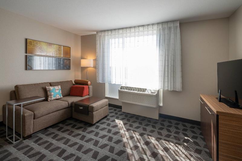Towneplace Suites By Marriott Milwaukee Oak Creek image