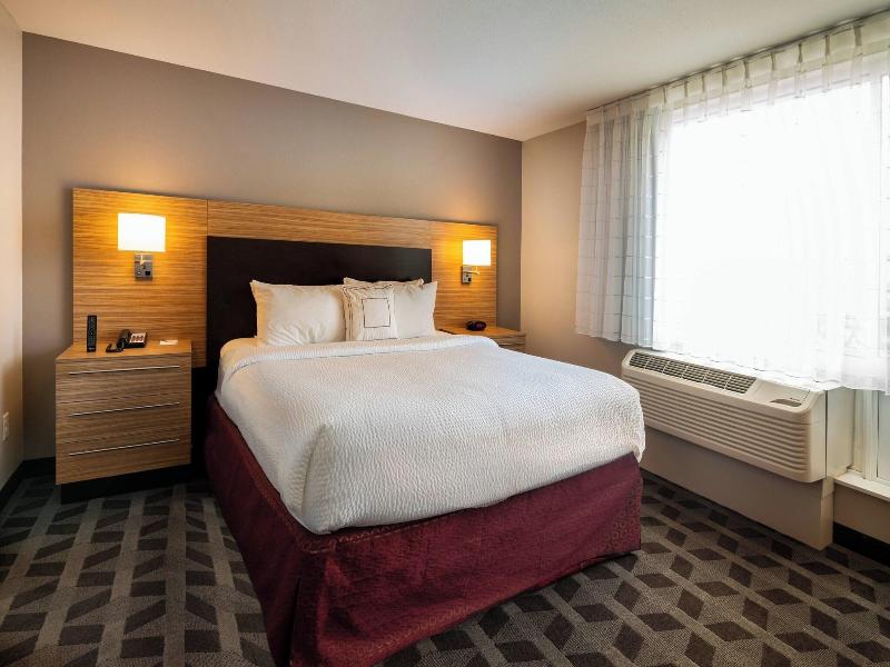 Towneplace Suites By Marriott Milwaukee Oak Creek image