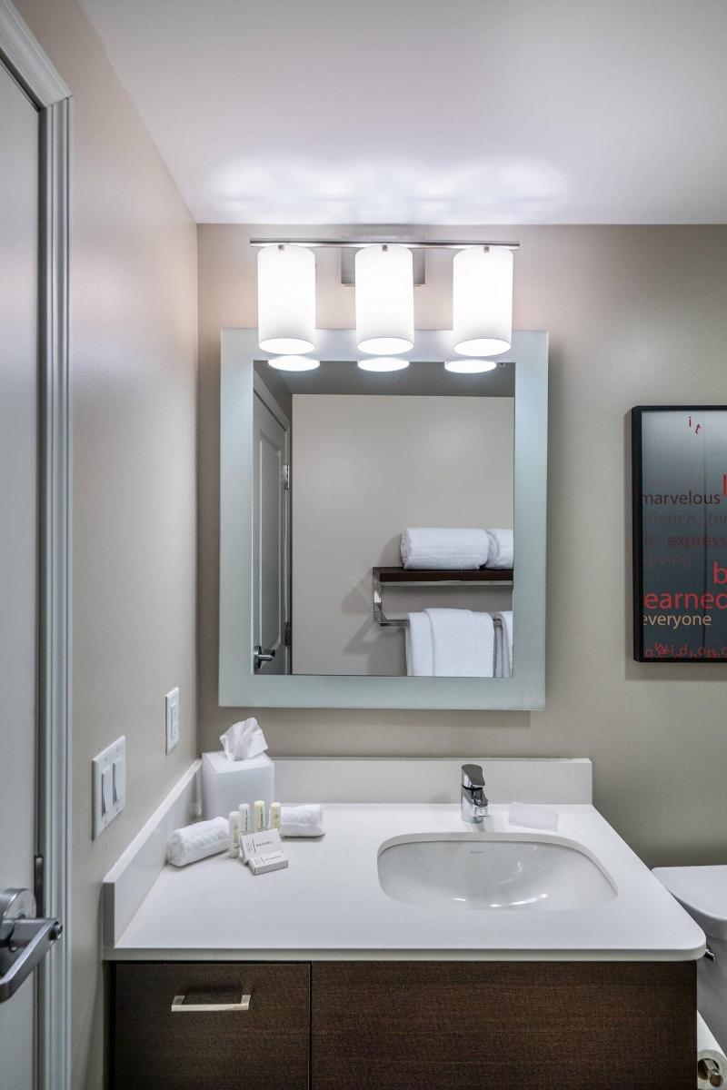 Towneplace Suites By Marriott Milwaukee Oak Creek image