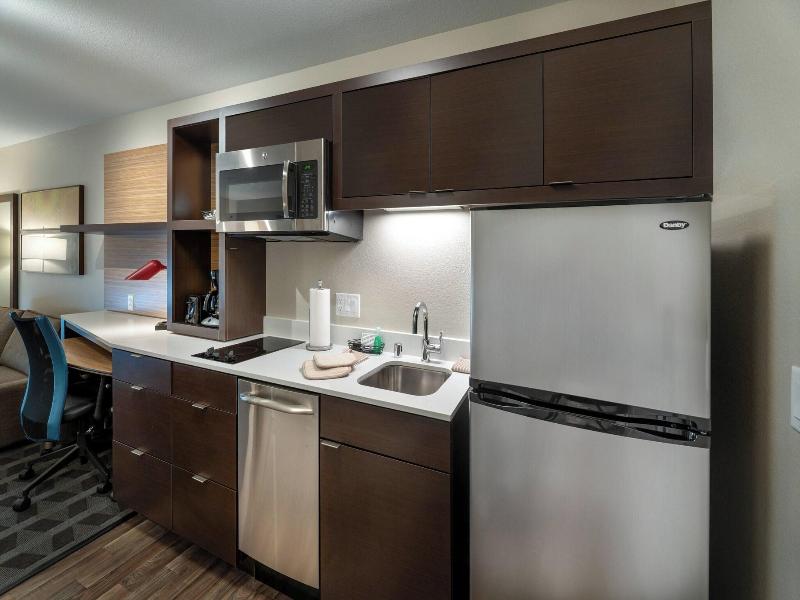 Towneplace Suites By Marriott Milwaukee Oak Creek image