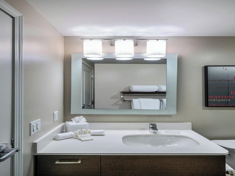 Towneplace Suites By Marriott Milwaukee Oak Creek image