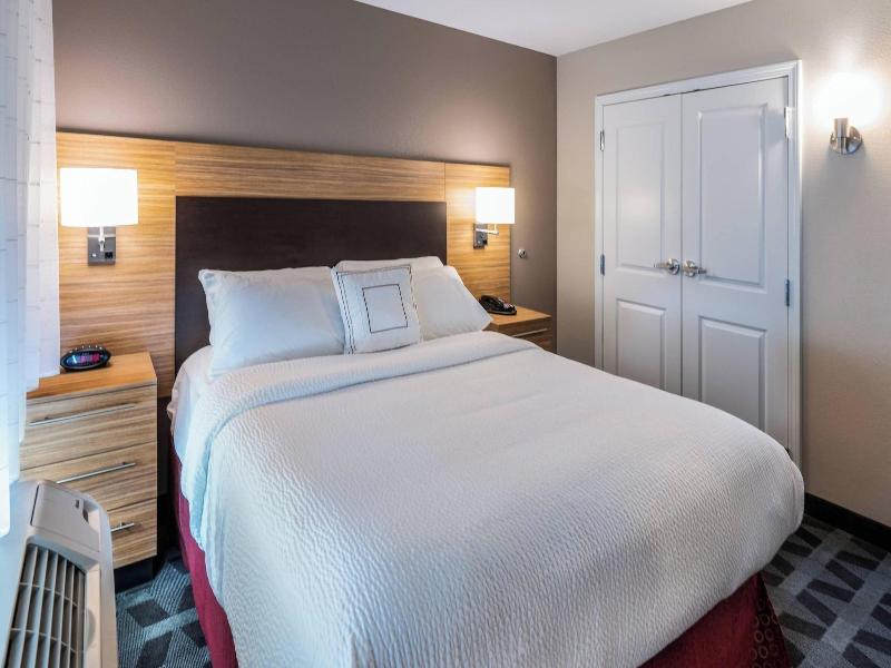Towneplace Suites By Marriott Milwaukee Oak Creek image