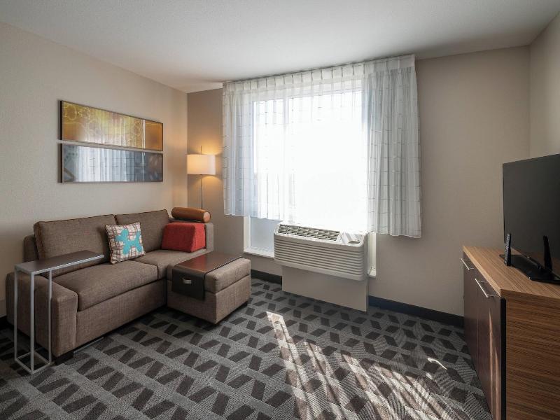 Towneplace Suites By Marriott Milwaukee Oak Creek image