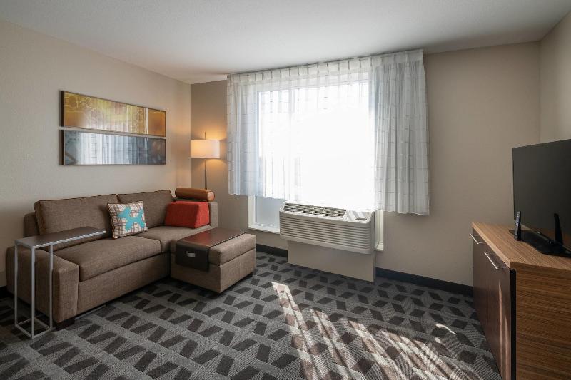 Towneplace Suites By Marriott Milwaukee Oak Creek image