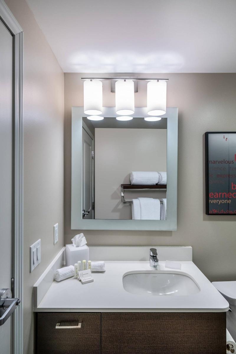 Towneplace Suites By Marriott Milwaukee Oak Creek image